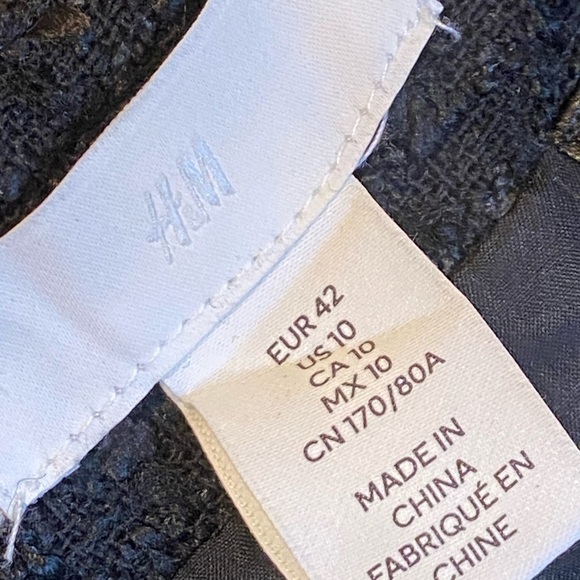 Elegant Black Button-Detail Skirt - Picture 5 of 10